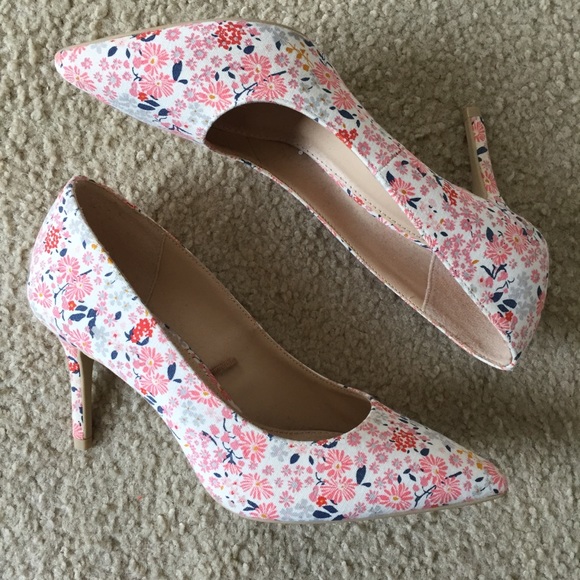 Old Navy Shoes - Old Navy Floral Pump